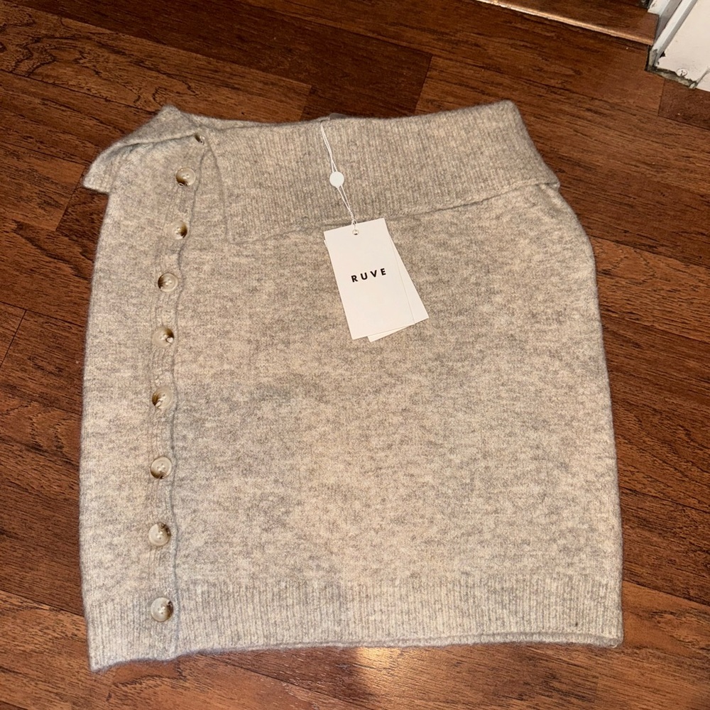 Brand new wool mini skirt